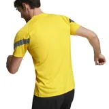 Camiseta de fútbol amarilla de entrenamiento del Club Atlético Peñarol, marca Puma, temporada 2022.