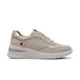 Champion deportivo de diseño urbano en color beige, con paneles perforados y detalles en tono metalizado. Presenta una suela de plataforma con relieve y cierre mediante cordones al tono.