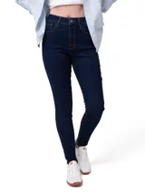 Jeans skinny de tiro medio, color azul índigo oscuro, con diseño clásico de cinco bolsillos y costuras en contraste.