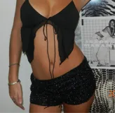 Short negro con lentejuelas.