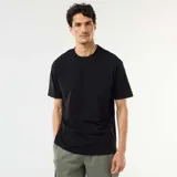 Remera negra de corte oversize y cuello redondo, confeccionada en algodón.