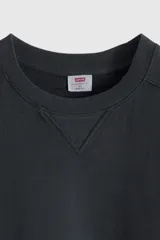 Buzo de cuello redondo con detalle de costura triangular en el escote, mangas largas con puños acanalados y dobladillo inferior elástico. Presenta un corte relajado y diseño minimalista.