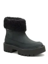 Bota corta de nubuck negro con suela de plataforma dentada y cuello con forro de corderito sintético negro.