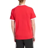 Camiseta Adidas roja con cuello redondo blanco, tres rayas blancas en las mangas y el logo del trébol blanco en el pecho.