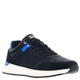 Championes urbanos N+ modelo Tila, color negro con detalles en azul eléctrico en el talón y en los ojales superiores. Presentan una combinación de texturas en la capellada, cordones negros y una suela blanca con base negra.