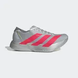 Championes Adidas Adizero Adios Pro 4, color gris con detalles en fucsia y suela plateada. Diseñados para corredores de alto rendimiento, con varillas de carbono ENERGYRODS 2.0 y tecnología de espuma LIGHTSTRIKE PRO.