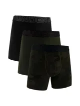 Pack de tres calzoncillos tipo bóxer Under Armour, con cintura elástica con logo de la marca. Incluye un modelo negro liso, uno verde militar liso y uno con estampado camuflado.