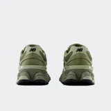 Championes New Balance 9060 color verde oliva con detalles en negro.