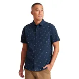 Camisa de manga corta azul marino con estampado de pequeños motivos tropicales y bolsillos en el pecho.