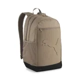 Mochila Puma color tostado con detalles en negro. Tiene dos compartimentos principales con cierre, un bolsillo frontal con cierre, dos bolsillos laterales de malla y logo de Puma en relieve.