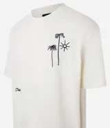 Remera relaxed de algodón y poliéster color negro, con cuello redondo, manga corta y estampa bordada de cocoteros y sol.