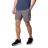 Short cargo Columbia modelo Mountaindale, color gris, con bolsillos laterales de seguridad con cremallera, cintura elástica y cinturón integrado. Confeccionado en tejido técnico con tecnología Omni-Shield repelente al agua y manchas.