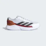 Championes de pádel Adidas Courtquick, con exterior textil y sintético en color blanco, detalles en negro, rojo y cobre. Presenta mediasuela Bounce flexible y acolchado Cloudfoam para mayor confort y soporte en movimientos rápidos.