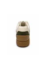 Zapatillas urbanas con diseño en bloque de colores que combina blanco, verde militar y tostado, con cordones claros y suela de goma marrón.