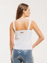Musculosa blanca de lino con breteles anchos y diseño de franjas combinadas con lurex.