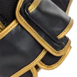 Guantes de boxeo Everlast Powerlock negros con detalles dorados, fabricados en piel de alta calidad.