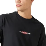 Remera de manga corta Quiksilver, color negro, con cuello redondo y estampa pequeña en el centro del pecho con el logo de la marca y motivos tribales en tonos rojos y blancos.