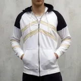 Campera con capucha, blanca con mangas negras y detalles en beige. Cierre frontal con cremallera y bolsillos tipo canguro.