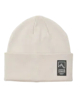 Gorro de punto tipo beanie en color gris claro, con diseño acanalado y parche rectangular con logo de la marca en la parte frontal.