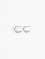 Aros de acero quirúrgico hipoalergénico plateados, tipo argolla, con strass fucsia.