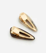 Kit de dos pinzas para el pelo con diseño triangular redondeado, una en tono carey y otra en tono marmolado claro. Fabricadas en resina con mecanismo metálico.