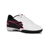 Championes de fútbol Diadora Striker Tf, color blanco con detalles en negro y fucsia.