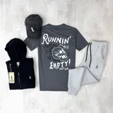 Pantalón de jogging gris claro con puños ajustados, cintura elástica con cordón negro y bolsillos laterales.