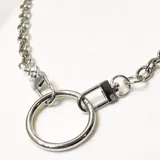 Collar plateado de cadena de acero quirúrgico con eslabones y dije circular.