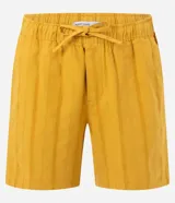 Bermuda recta de playa en color blanco roto, confeccionada en algodón texturizado con efecto de rayas verticales. Posee cintura elástica con cordón ajustable.