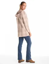 Cardigan abierto con capucha, confeccionado en tejido de punto con estampado de cuadros. Presenta mangas largas y dos bolsillos frontales aplicados.