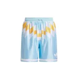 Short Adidas Originals de básquet, color celeste con diseño estampado de rombos en blanco y amarillo en la parte superior. Cuenta con cintura elástica con cordón ajustable y el logo del trifolio bordado en el bajo.