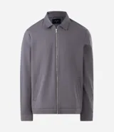 Campera Marfinno para hombre, de sarga texturizada color gris, corte regular, cuello camisero, cierre frontal con cremallera y bolsillos laterales embutidos.