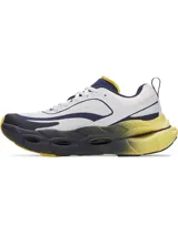 Championes de running Under Armour modelo Halo Racer, con diseño técnico en colores blanco, azul marino y amarillo. Presentan una entresuela con tecnología HOVR+ de gran amortiguación y geometría de balancín, parte superior de malla transpirable y suela de goma duradera para mayor tracción.