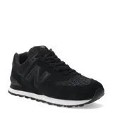 Championes urbanos New Balance modelo 574, color negro con textura de piel de serpiente en la puntera y laterales. Presentan el logo N característico en los costados, entresuela blanca con detalles moteados y suela de goma negra.