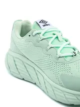 Championes de running Umbro Emma para mujer, de color azul marino con detalles en rosado, amarillo y suela blanca.