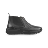 Botín de cuero italiano negro con diseño tipo chelsea, con paneles elásticos laterales y suela de poliuretano liviana y flexible.
