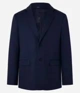 Saco de traje masculino de corte slim, confeccionado en poliviscosa con textura acanalada leve. Presenta cuello con solapa, cierre frontal con botones, mangas largas y bolsillos laterales. Incorpora tecnología performance para mayor respirabilidad y secado rápido.