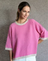 Sweater celeste de lana lambswool con cuello redondo y mangas 3/4.