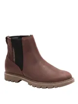 Botin Chelsea de Caterpillar para mujer, modelo Colorado W S Chelsea, confeccionado en cuero nobuk texturizado de color marrón. Presenta elásticos laterales negros con el logo de la marca impreso, punta redonda y suela de goma gruesa con tacos para mayor tracción.