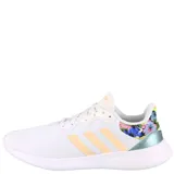 Championes deportivos Adidas modelo QT Racer 3.0, color blanco con detalles en naranja pastel y refuerzo metalizado en el talón con estampado floral.