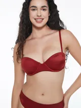 Soutien negro con copa y breteles finos regulables.