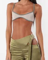Top tipo musculosa básica de breteles finos confeccionado en microfibra, color gris.