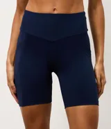 Bermuda deportiva Get Over de poliamida color marrón, con cintura ancha y diseño de tiro alto.