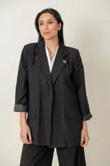 Blazer italiano negro de lino y viscosa, modelo suelto con botón de pasta.