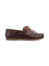 Zapato tipo náutico de cuero color bordó, con cordones de cuero en contraste y suela de goma plana.