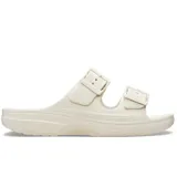 Sandalias Crocs modelo Saturday, color blanco hueso, de dos tiras con hebillas ajustables y diseño ligero.