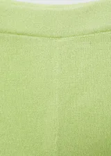 Short de punto de tiro alto y corte ajustado, con cintura elástica y diseño minimalista.
