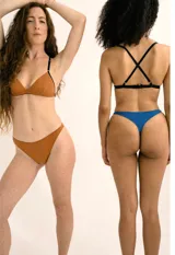 Soutien de algodón sin aro y copa de doble capa, color azul, con tirantes ajustables negros.