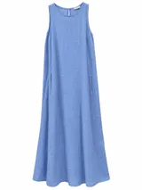 Vestido largo celeste de lino, sin mangas, con escote redondo y cierre trasero con ojal y botón.