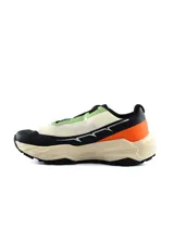 Championes Umbro modelo Numa para hombre, con diseño todoterreno en color beige, negro, detalles en naranja y verde claro, y suela chunky con buen agarre.